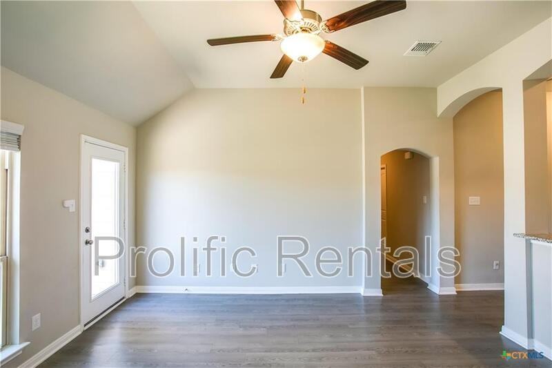 805 Stockdale Rd - Photo 6 of 24