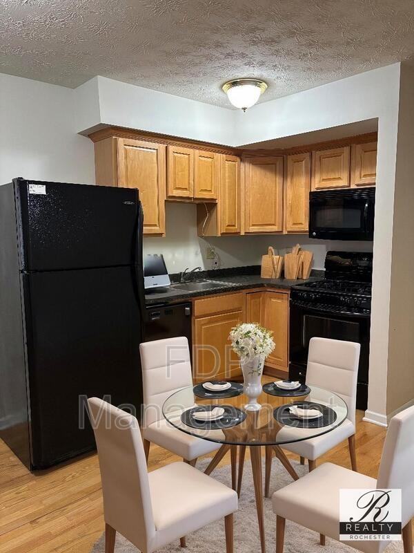 660 East Ave #105 - Photo 2 of 11