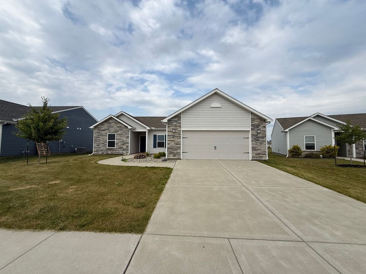 1095 Kingrail Dr - Photo 2 of 19