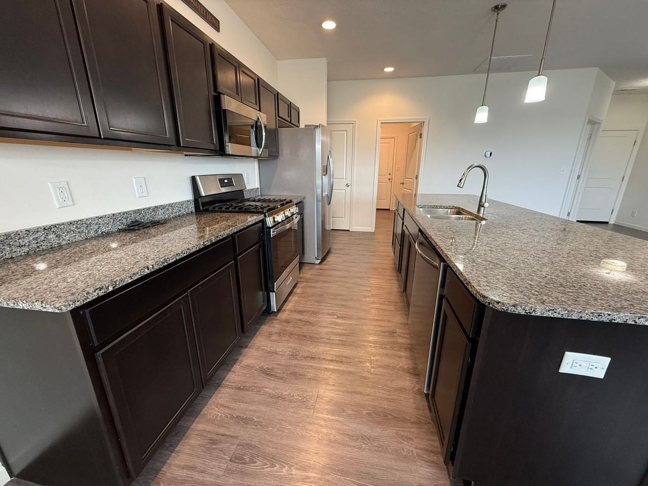 1095 Kingrail Dr - Photo 6 of 19