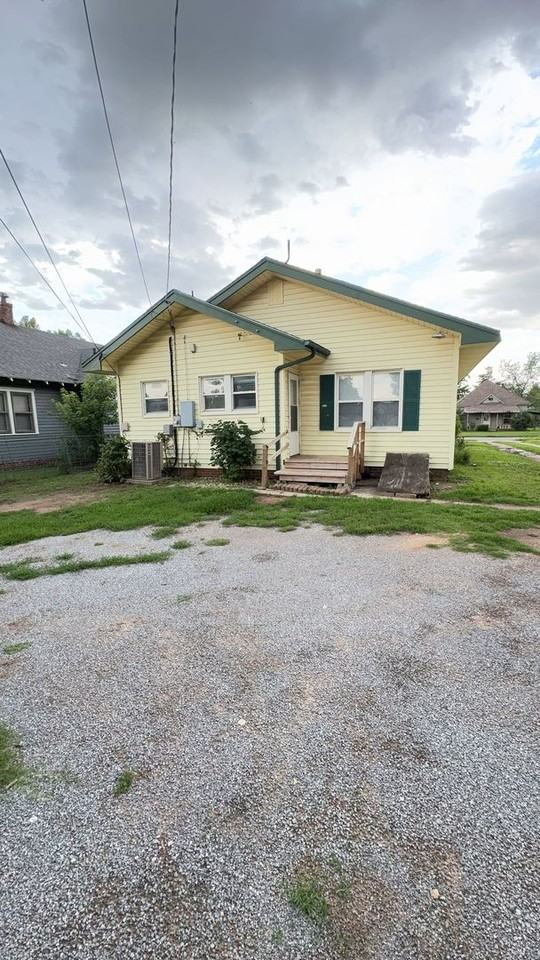 1326 W Elm Ave - Photo 2 of 13