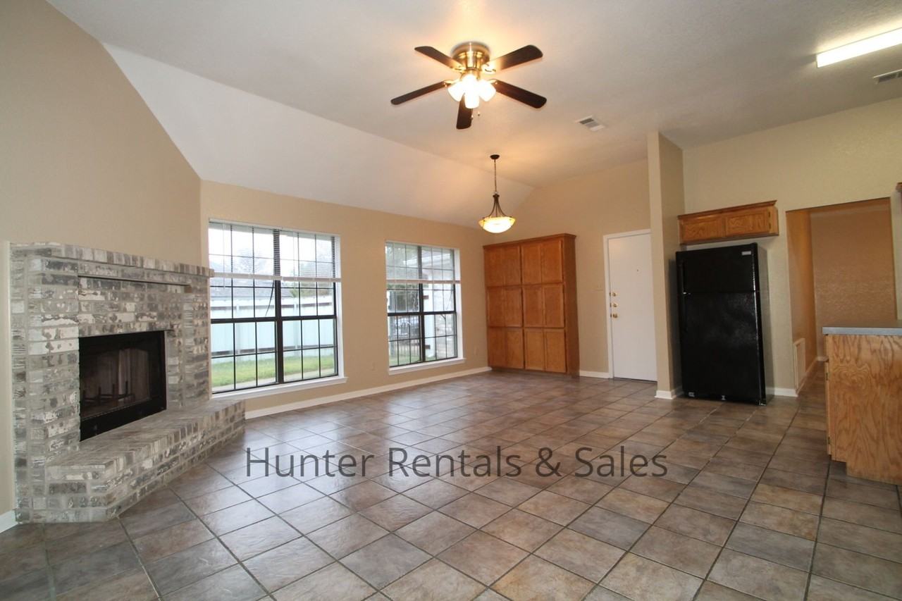 1012 Windy Hill Rd - Photo 4 of 26