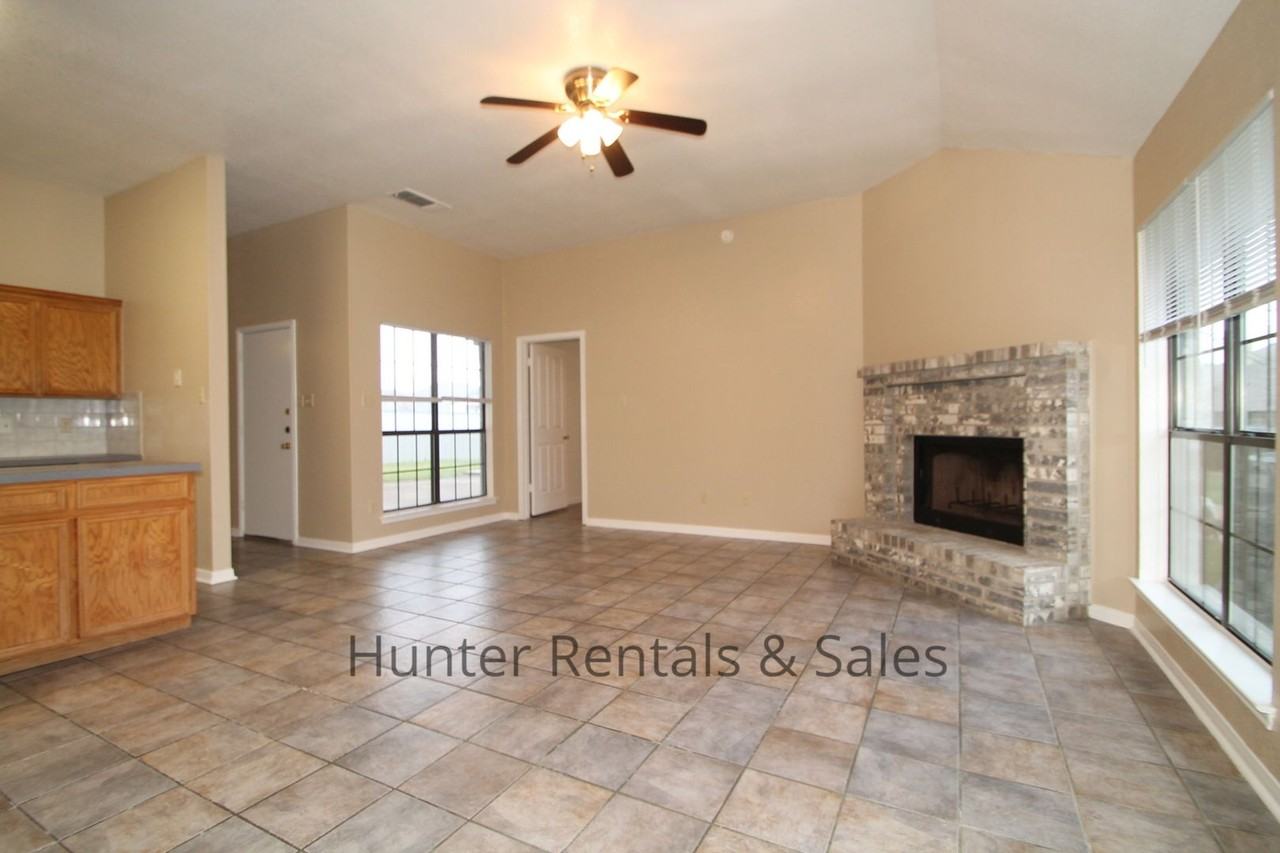 1012 Windy Hill Rd - Photo 5 of 26
