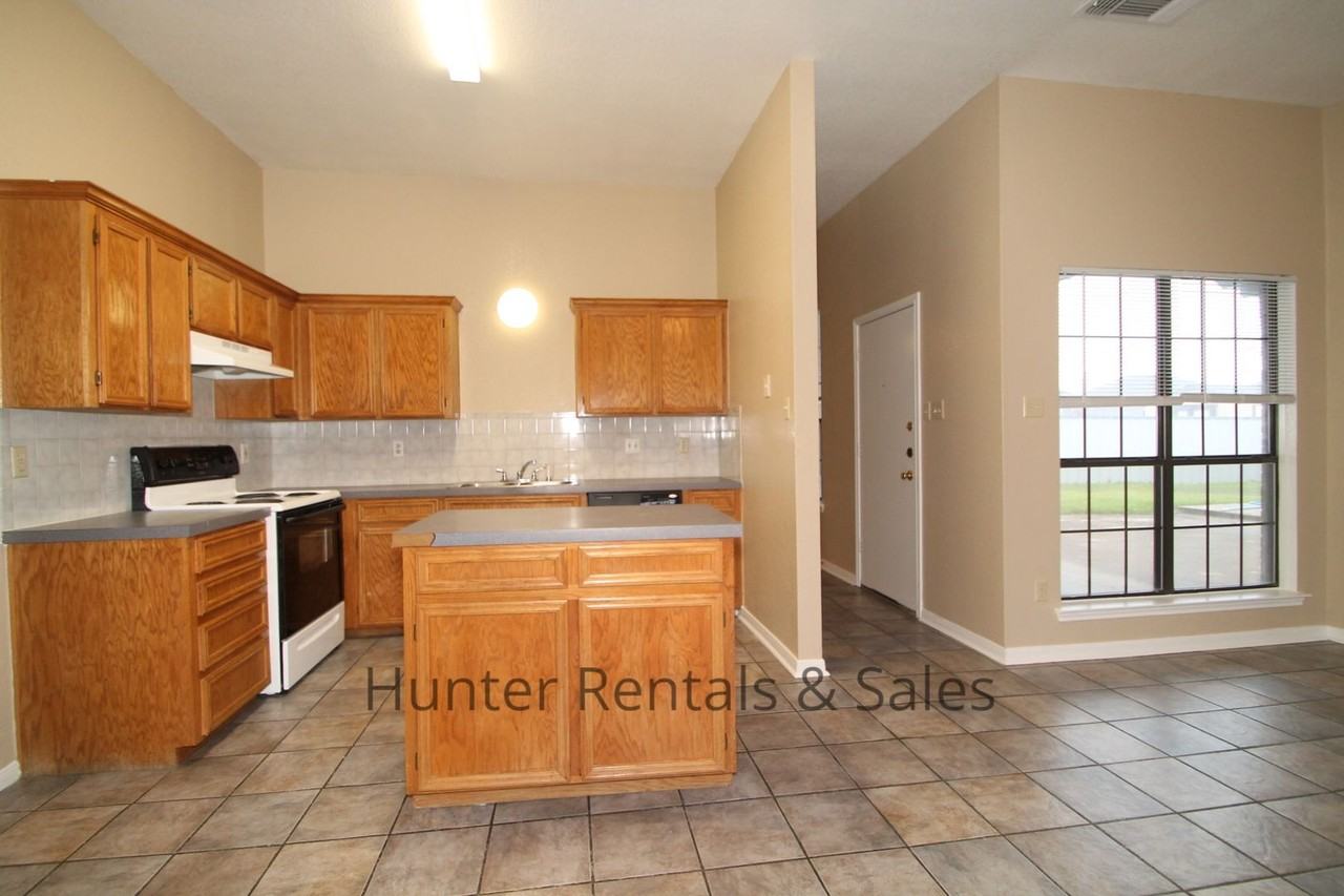 1012 Windy Hill Rd - Photo 7 of 26