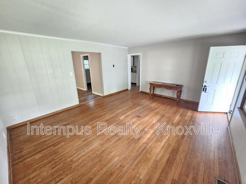 2000 Nandina Dr - Photo 4 of 20