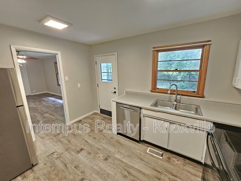 2000 Nandina Dr - Photo 7 of 20