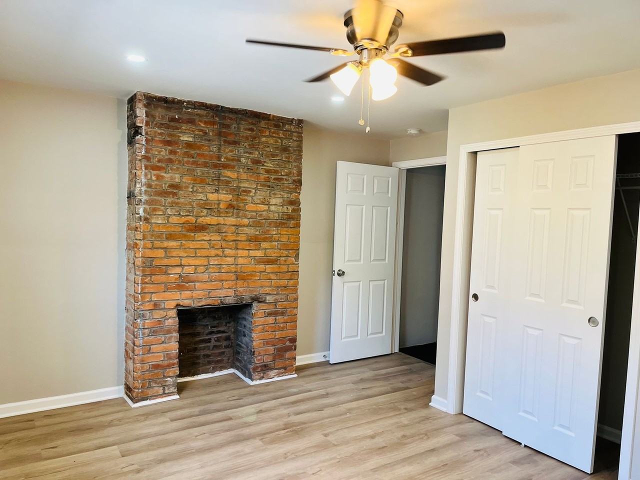 117 Parkhurst St - Photo 6 of 9
