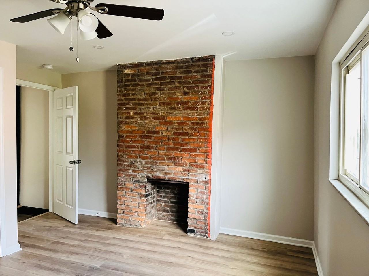117 Parkhurst St - Photo 7 of 9