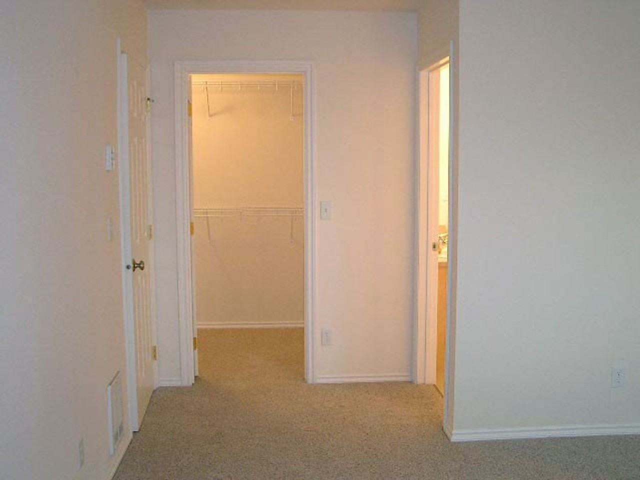 358 E Bellis Fair Pkwy #101 - Photo 5 of 35
