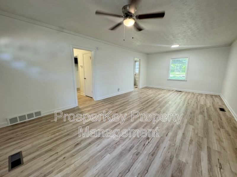 3552 Irwin Way - Photo 3 of 13