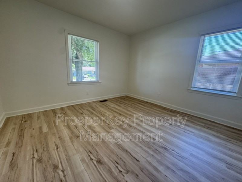 3552 Irwin Way - Photo 6 of 13