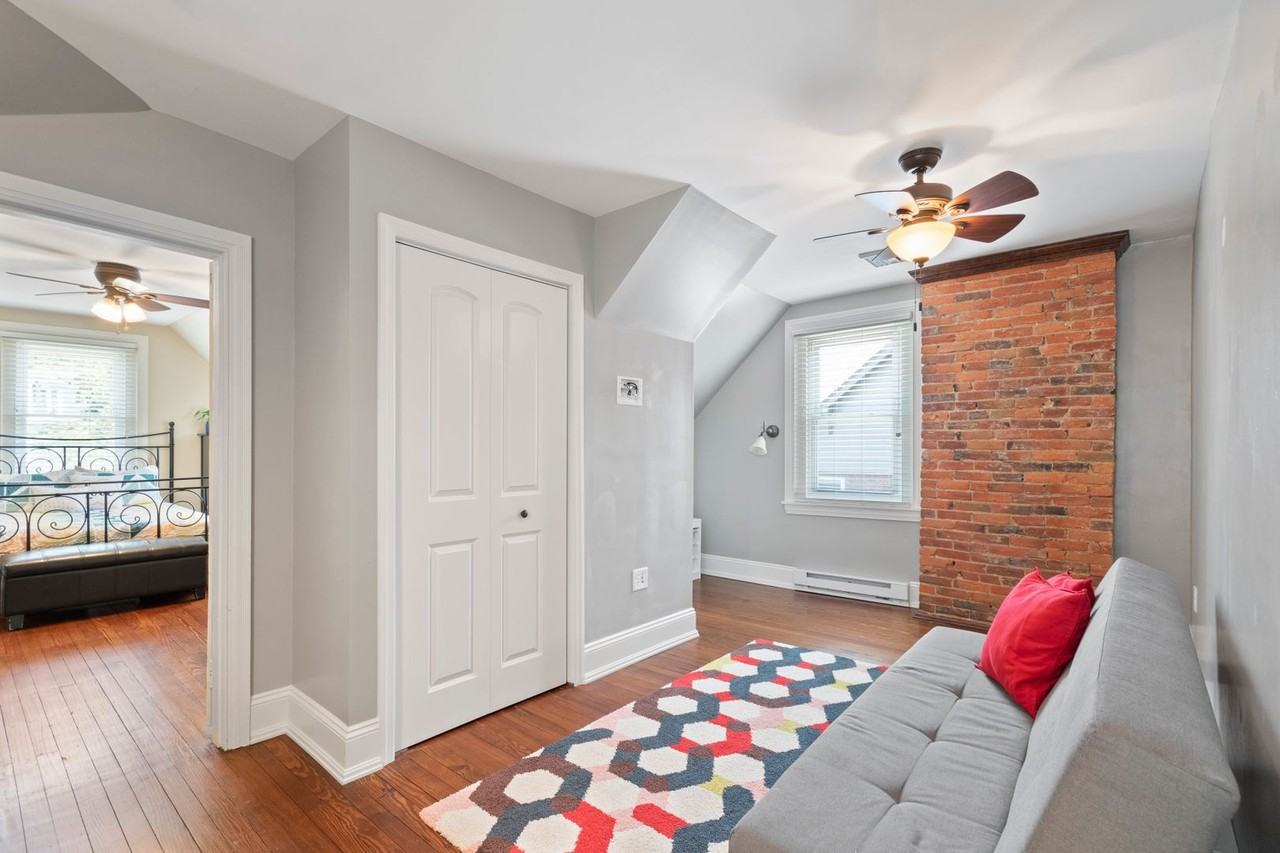 104 Rochelle Ave - Photo 3 of 34