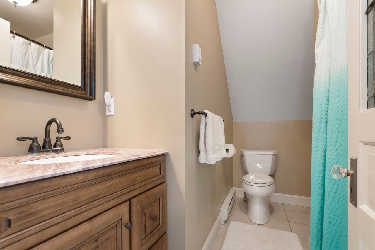 104 Rochelle Ave - Photo 4 of 34