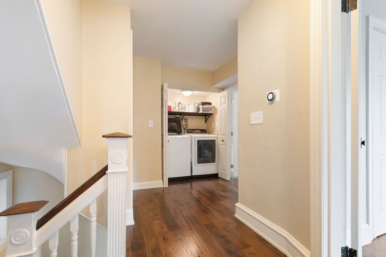 104 Rochelle Ave - Photo 6 of 34