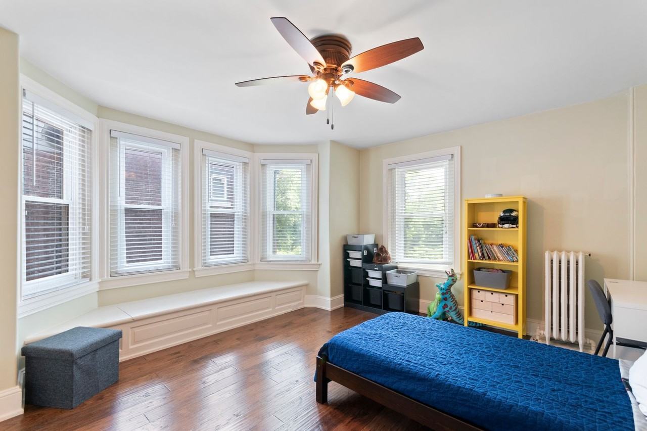 104 Rochelle Ave - Photo 7 of 34
