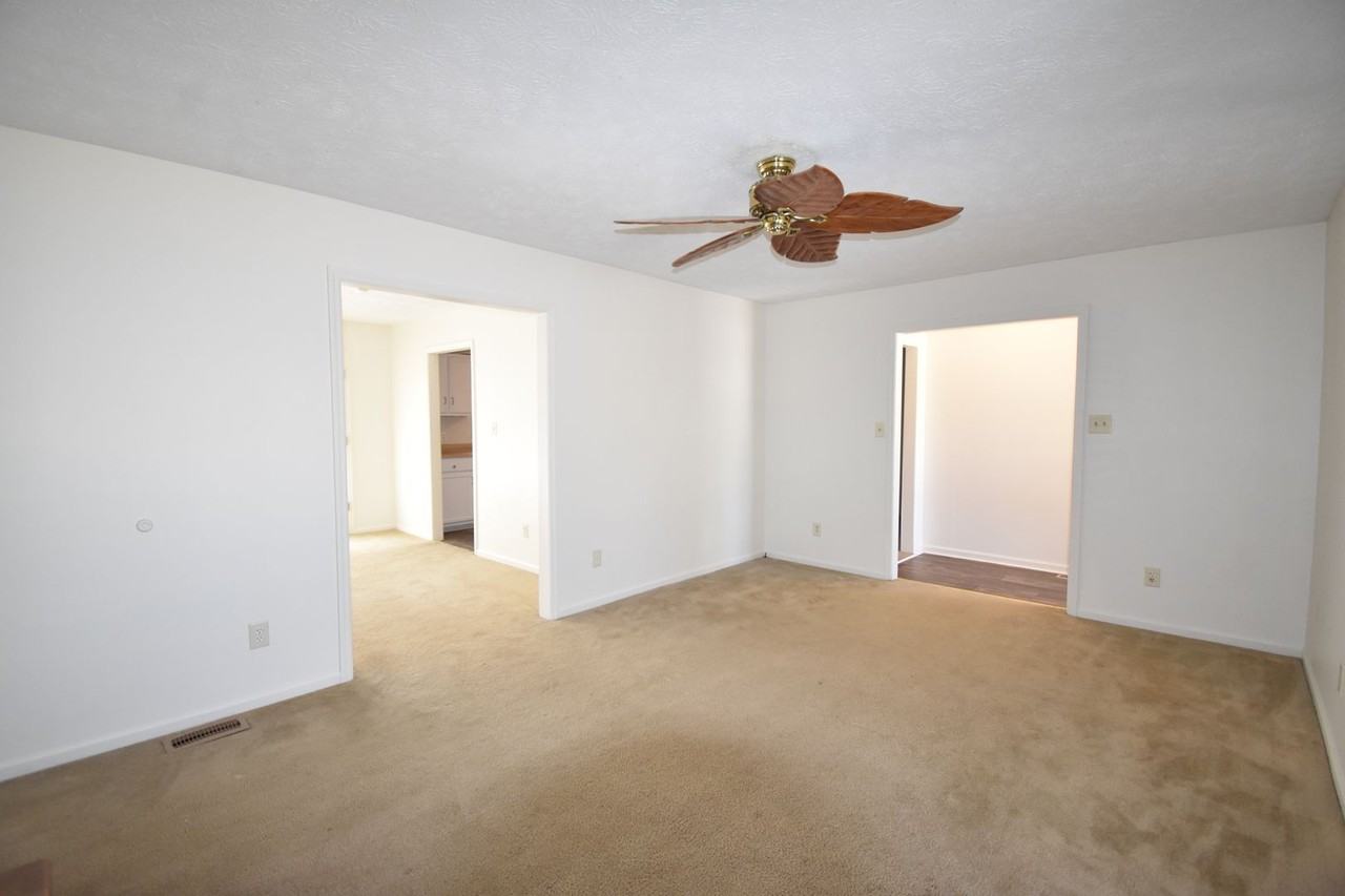 6901 Woodmark Dr - Photo 4 of 19