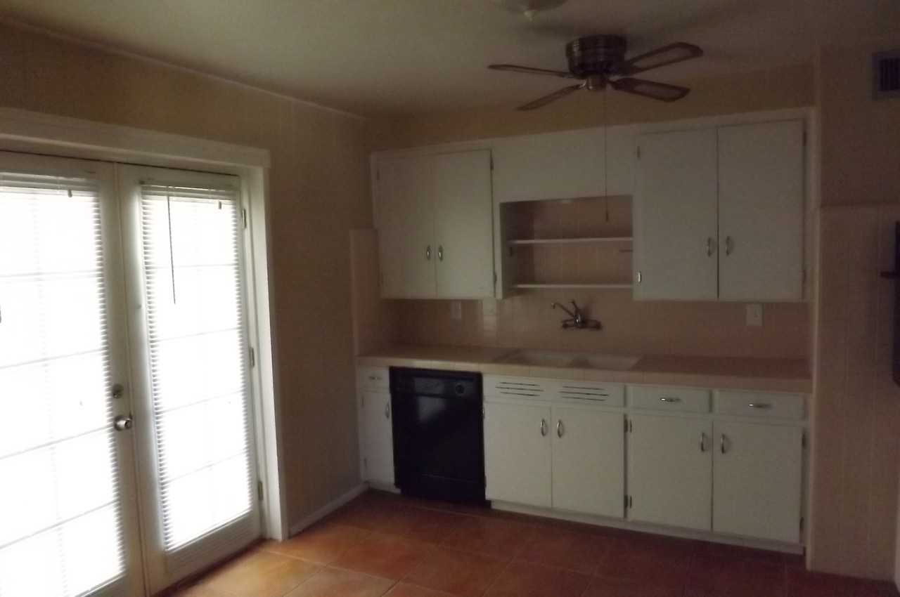 11327 W Kansas Ave - Photo 2 of 19