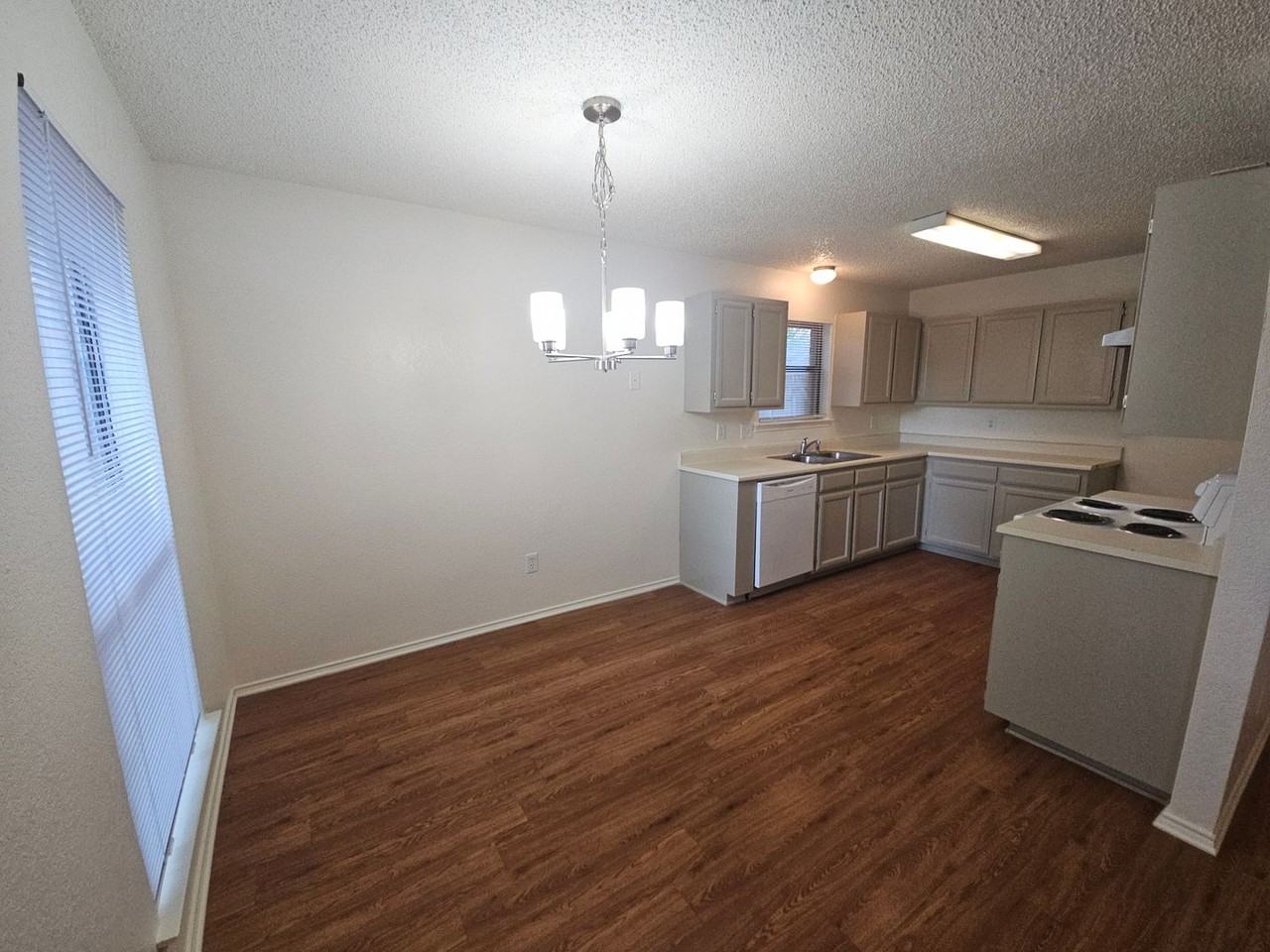 7614 April Ct - Photo 6 of 23