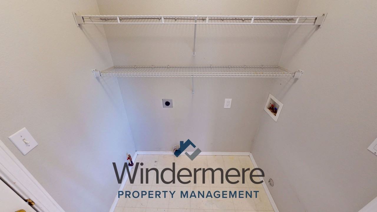 1243 Se Newgate Dr - Photo 4 of 16