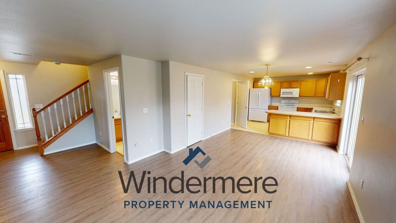 1243 Se Newgate Dr - Photo 6 of 16