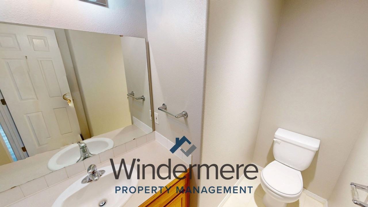 1243 Se Newgate Dr - Photo 7 of 16