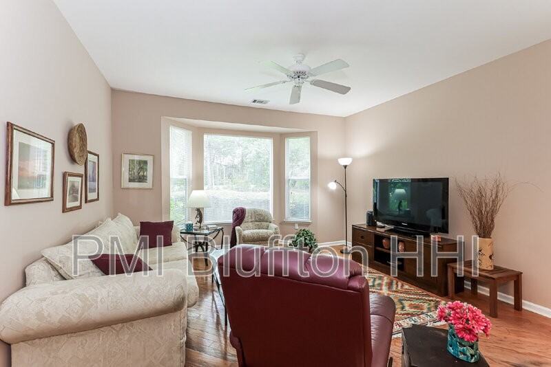10 Raymond Rd - Photo 6 of 22