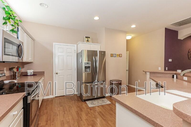 10 Raymond Rd - Photo 6 of 22