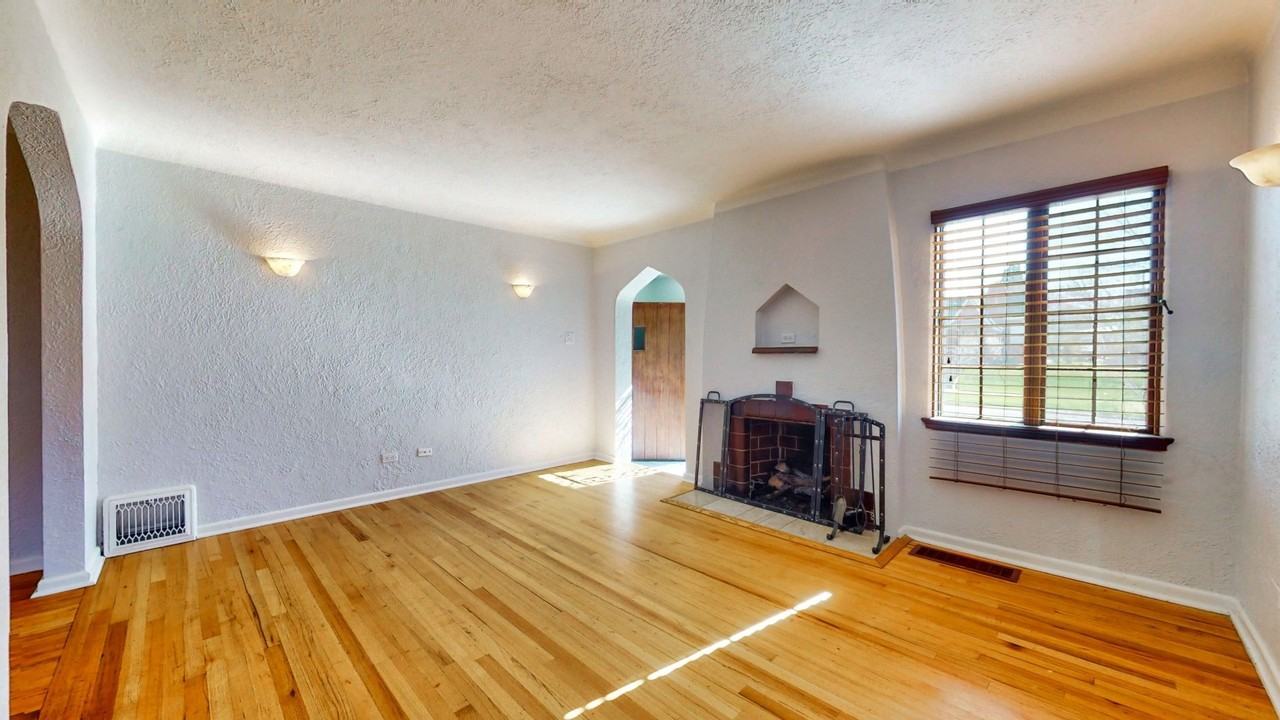 3317 N Saint Paul St - Photo 7 of 40