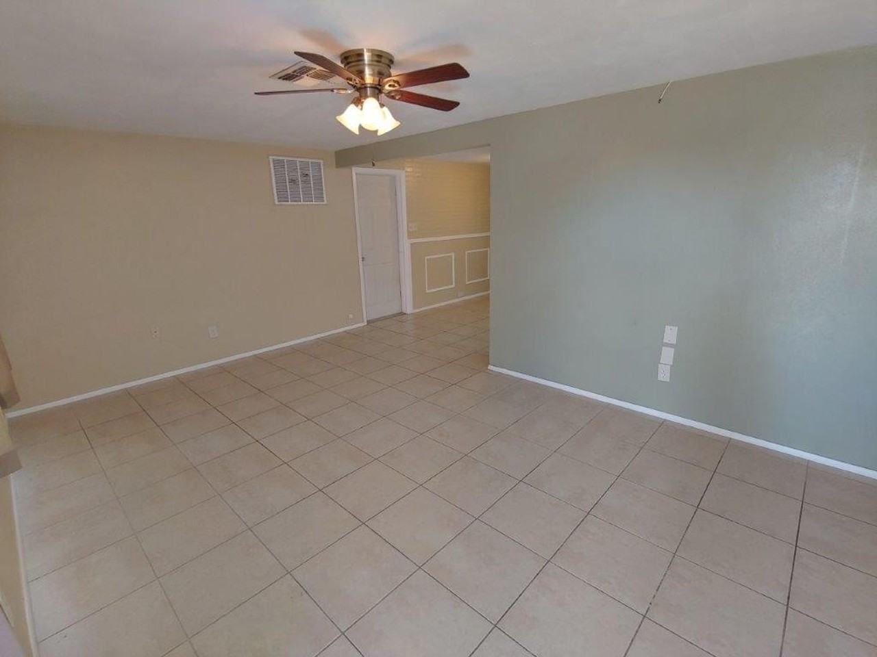 3439 Clydesdale Dr - Photo 2 of 9