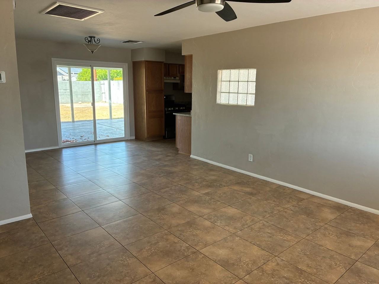 3426 E Hillery Dr - Photo 3 of 27