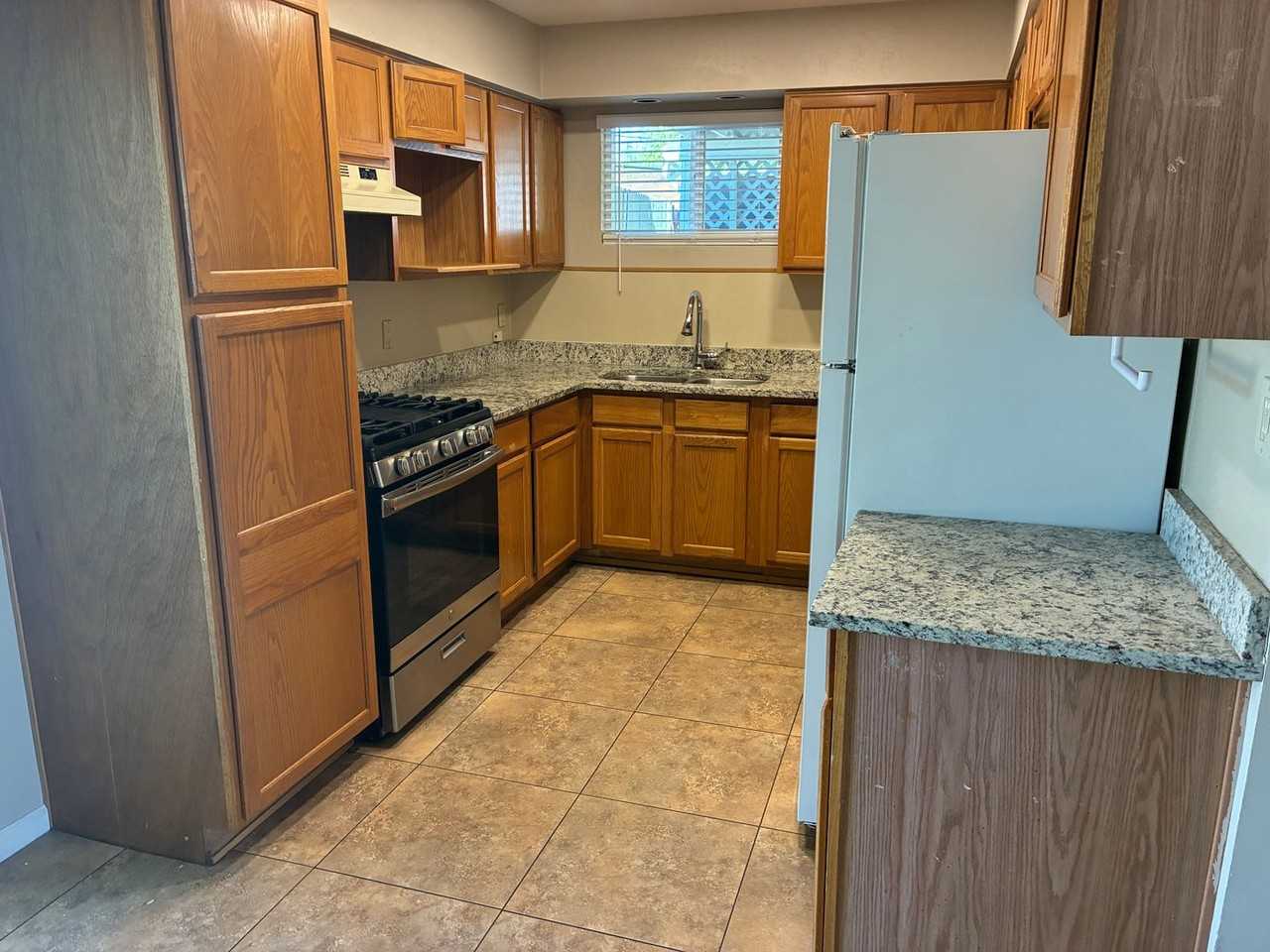 3426 E Hillery Dr - Photo 7 of 27