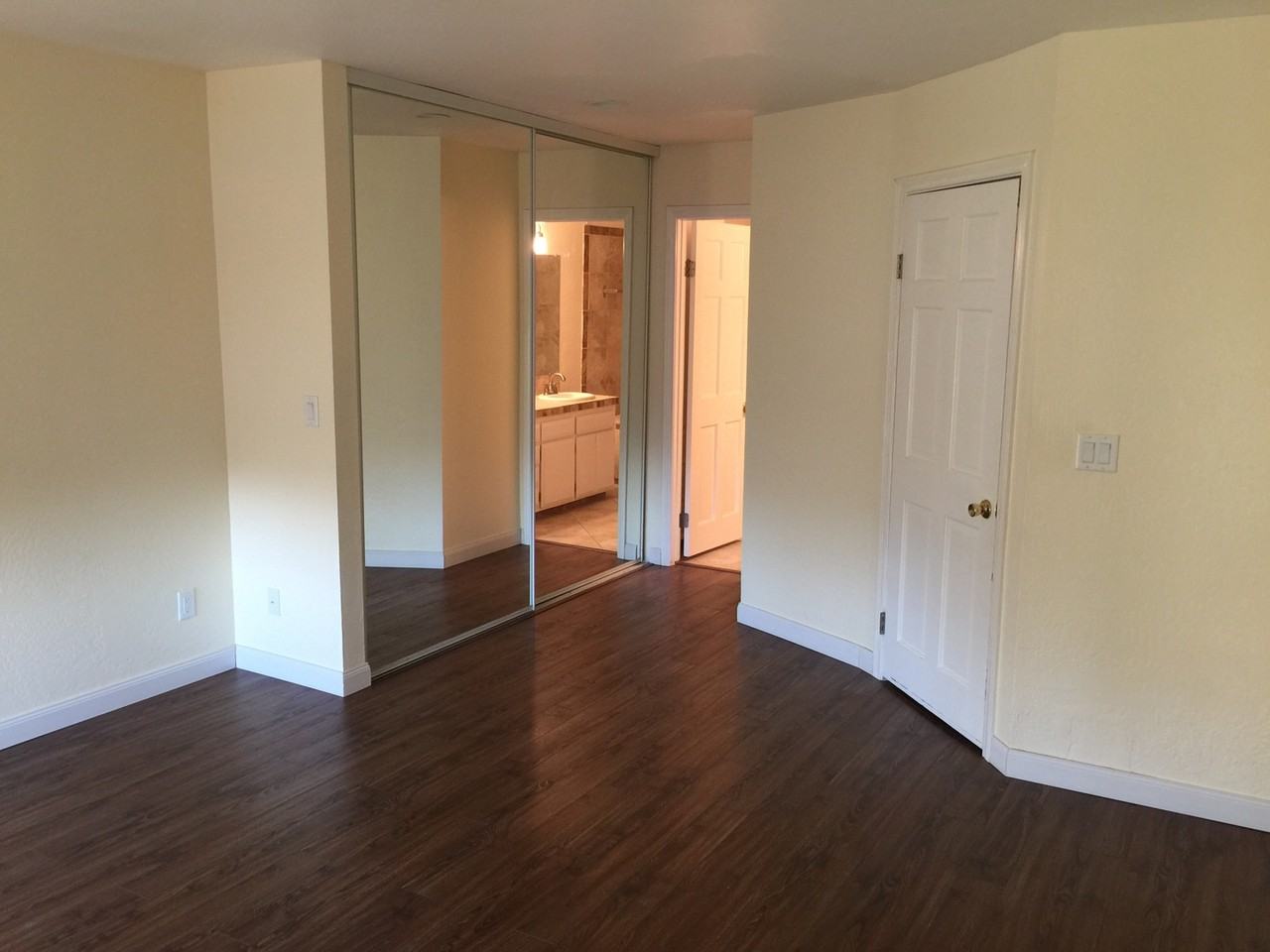 1118 Fresno St #5 - Photo 5 of 11