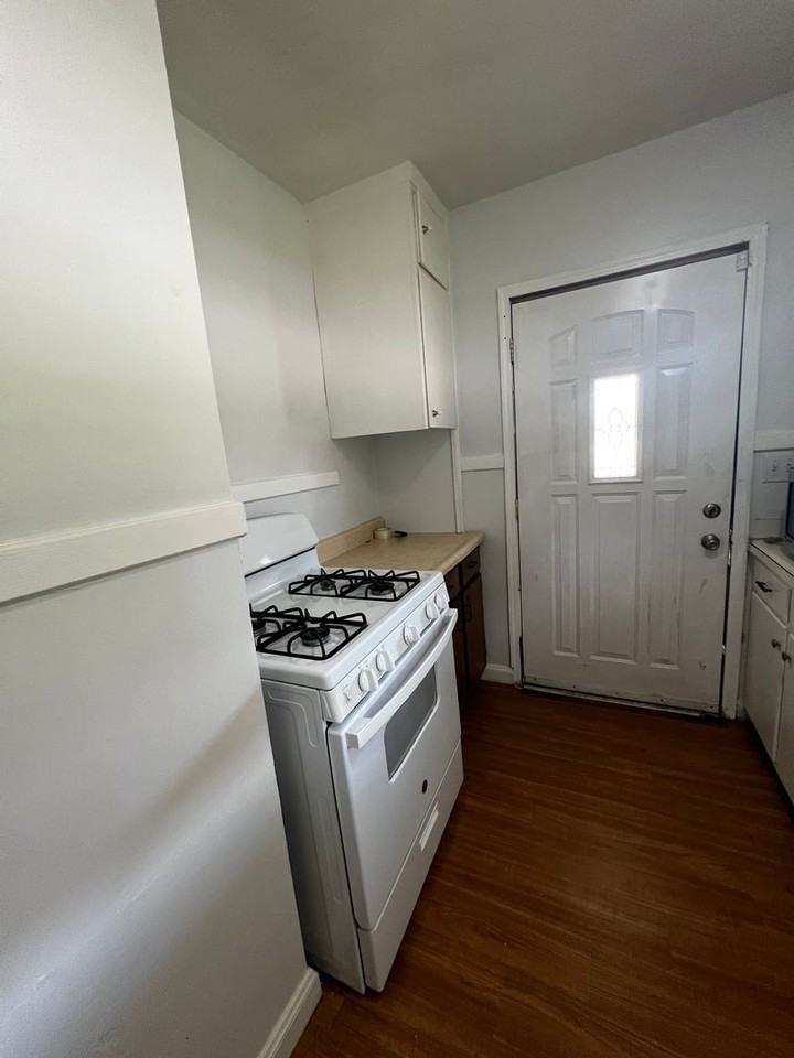 1455 W 12th St - Photo 4 of 14