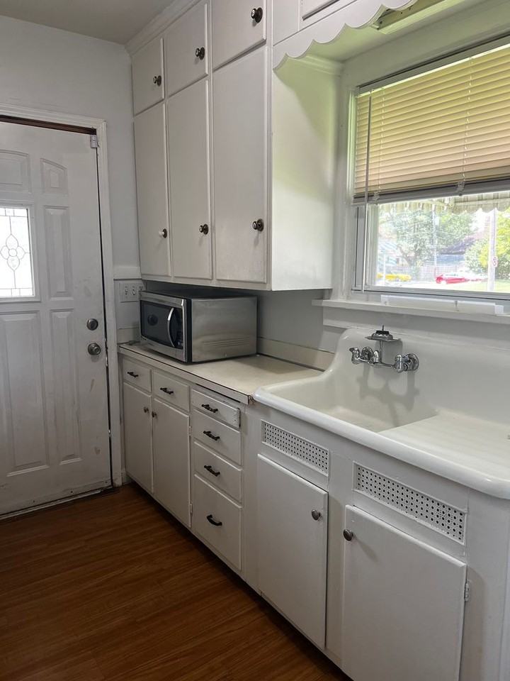 1455 W 12th St - Photo 5 of 14