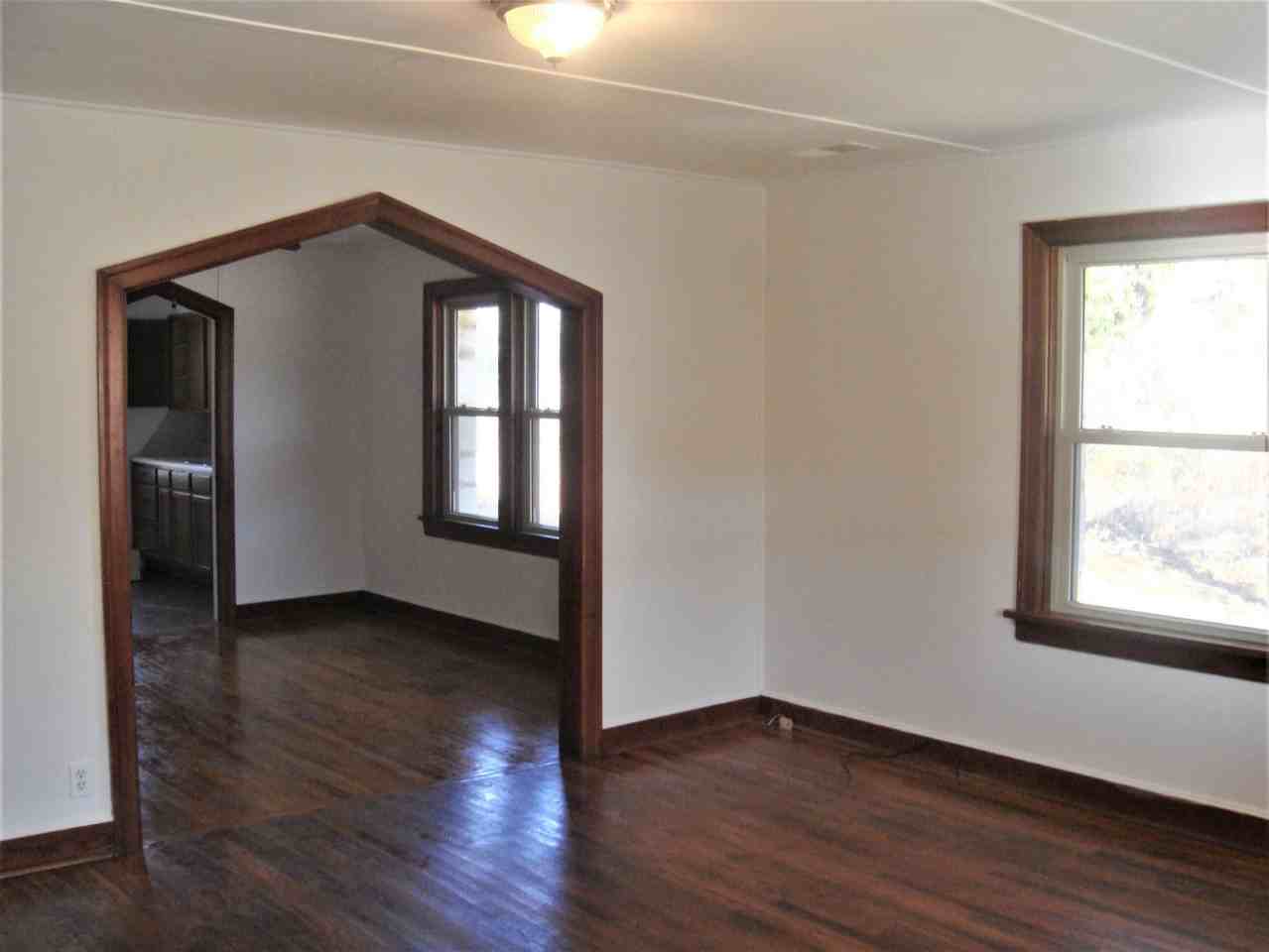 989 E Mount Vernon St - Photo 2 of 6