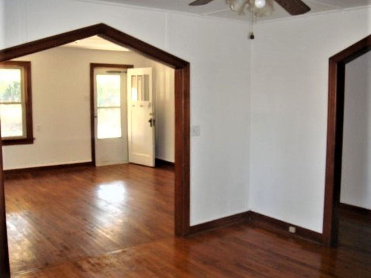 989 E Mount Vernon St - Photo 3 of 6