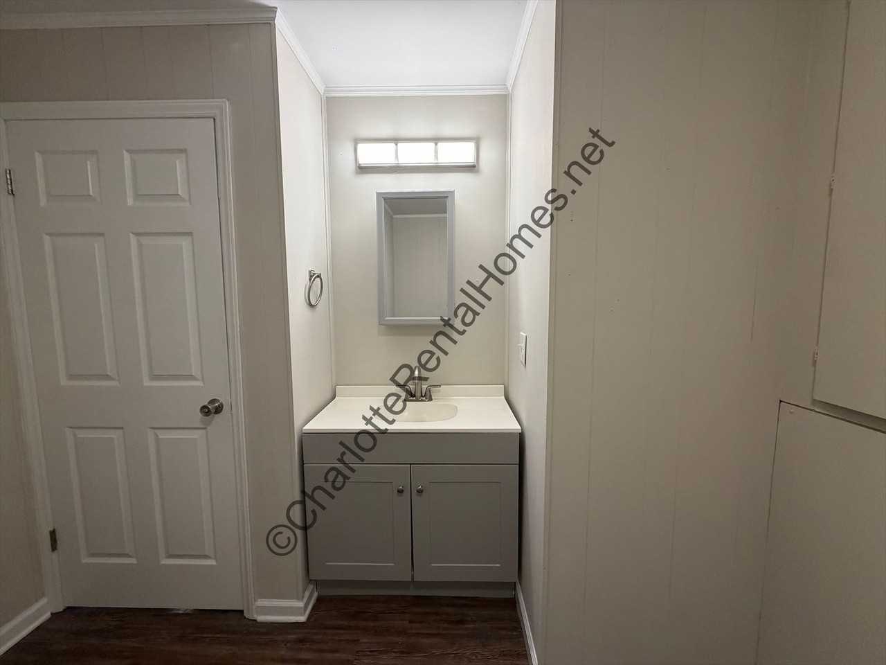 110 Elm Rd - Photo 7 of 12