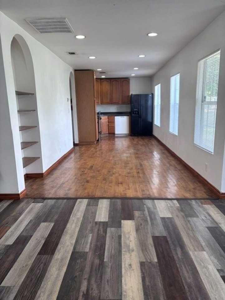 2718 W Craig Pl - Photo 5 of 17