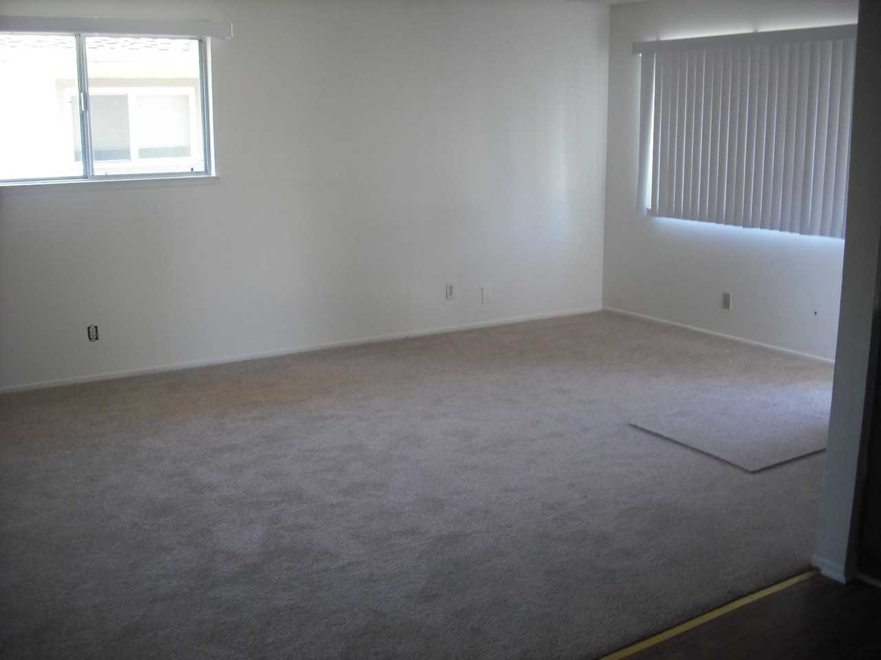 2581 Spinnaker Ave - Photo 4 of 10