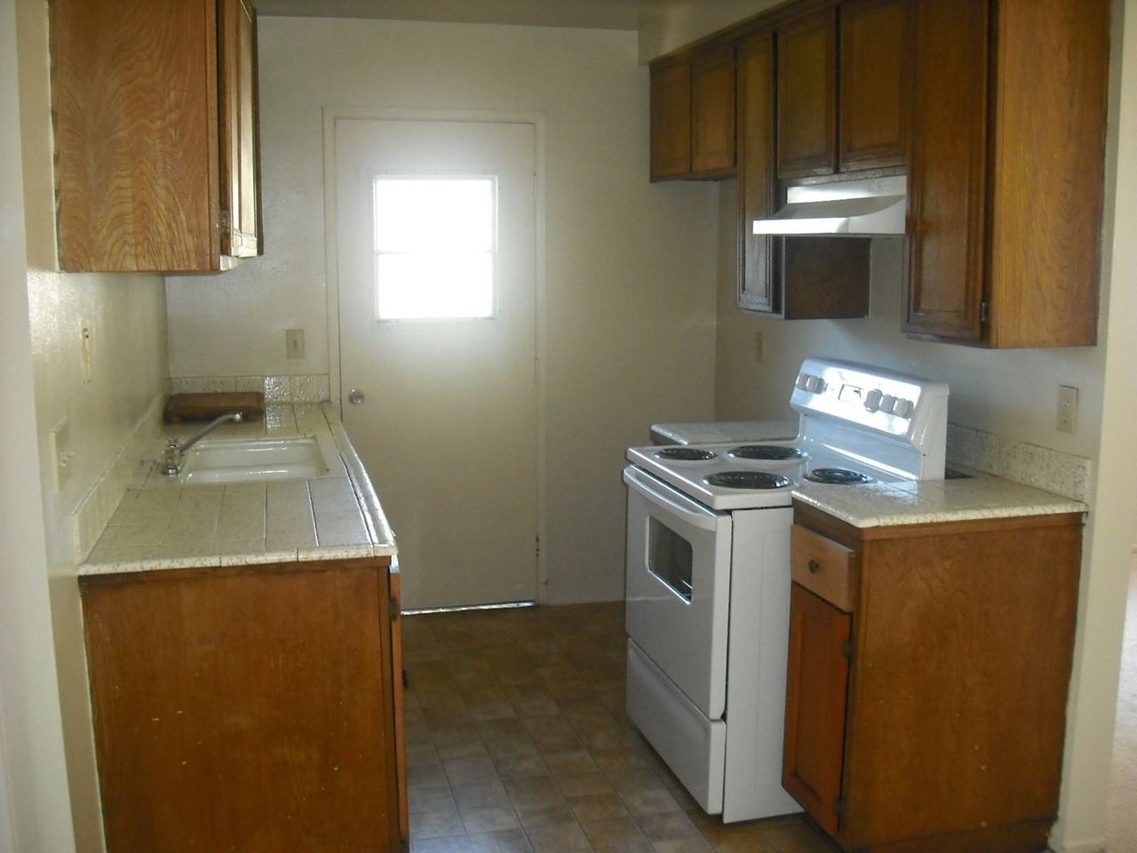 2557 Yardarm Ave - Photo 3 of 5