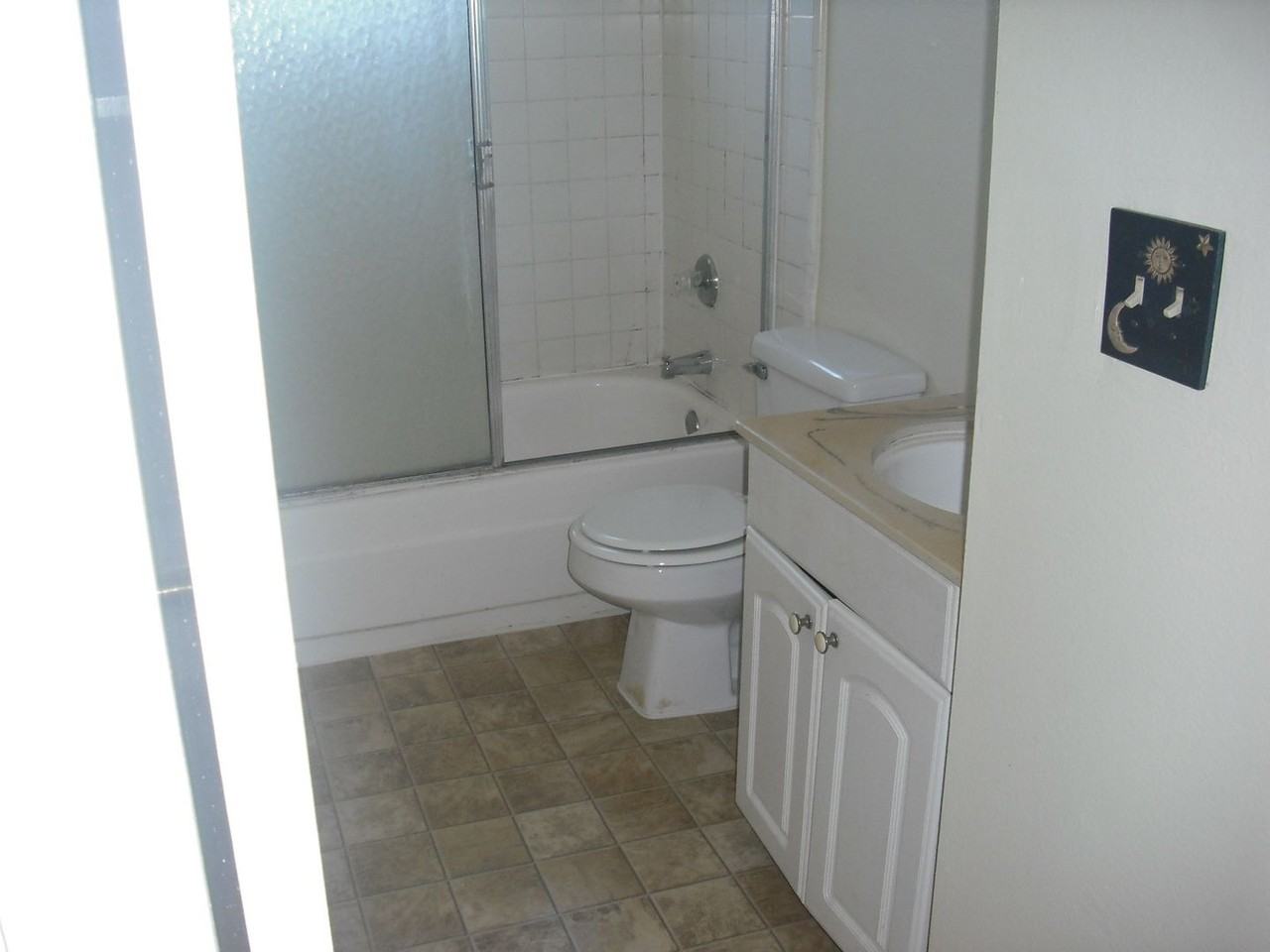 2557 Yardarm Ave - Photo 4 of 5