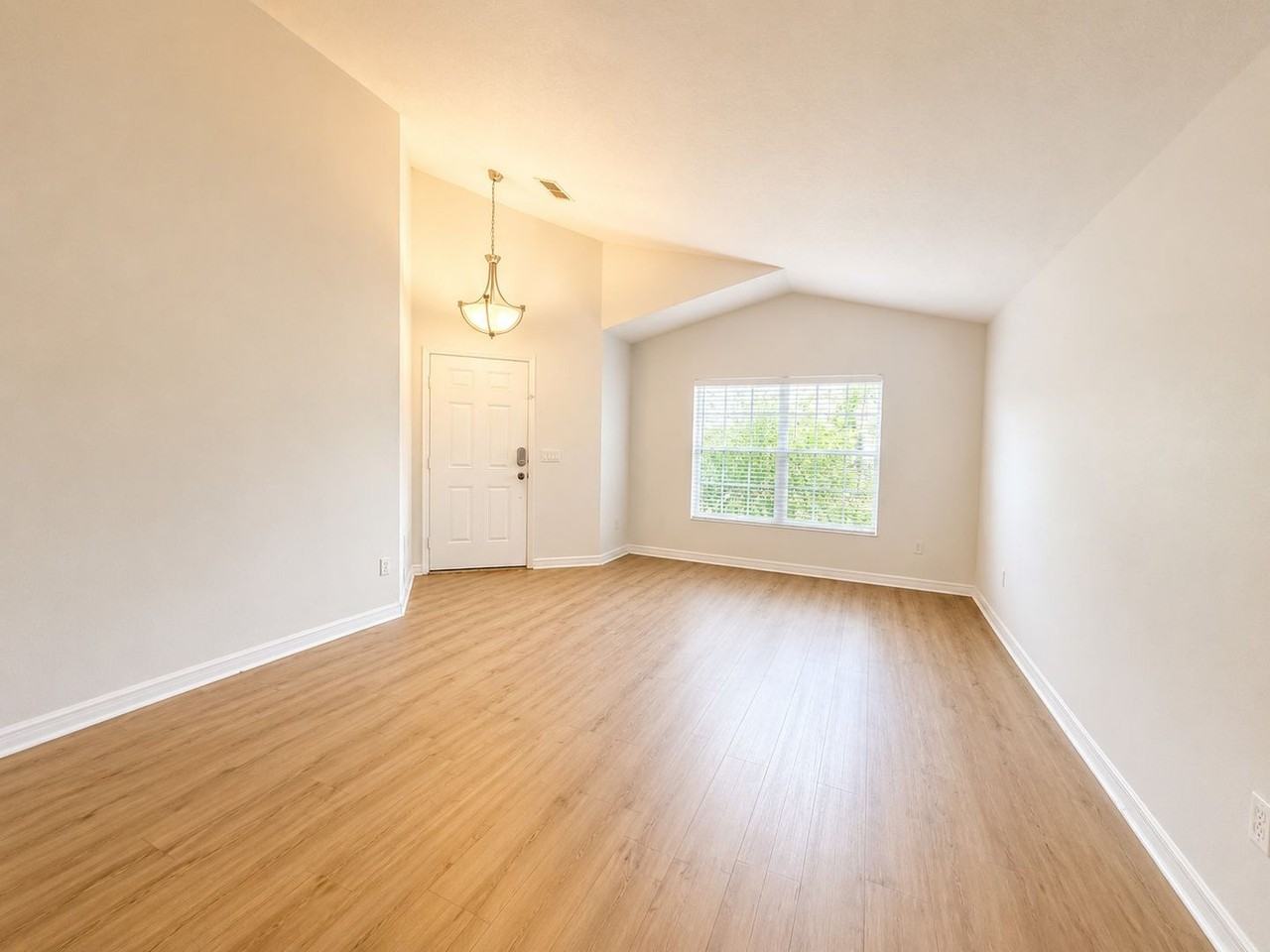 2351 Holly Pine Cir - Photo 3 of 19