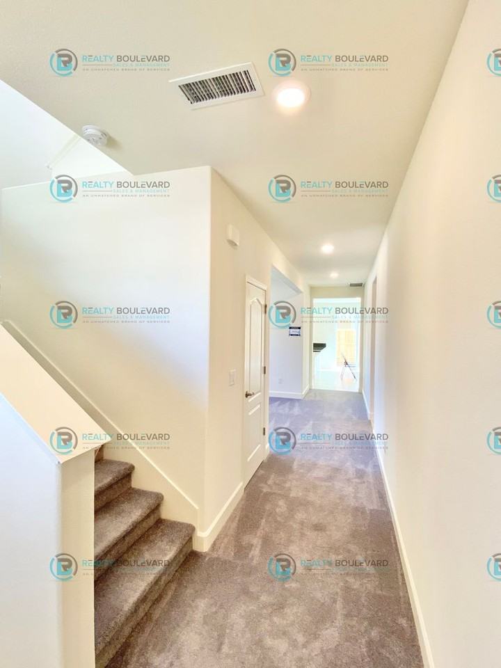 1127 Winter Hawk Way - Photo 5 of 43