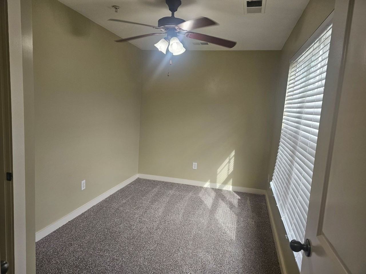 1679 Park Town Pl - Photo 7 of 10