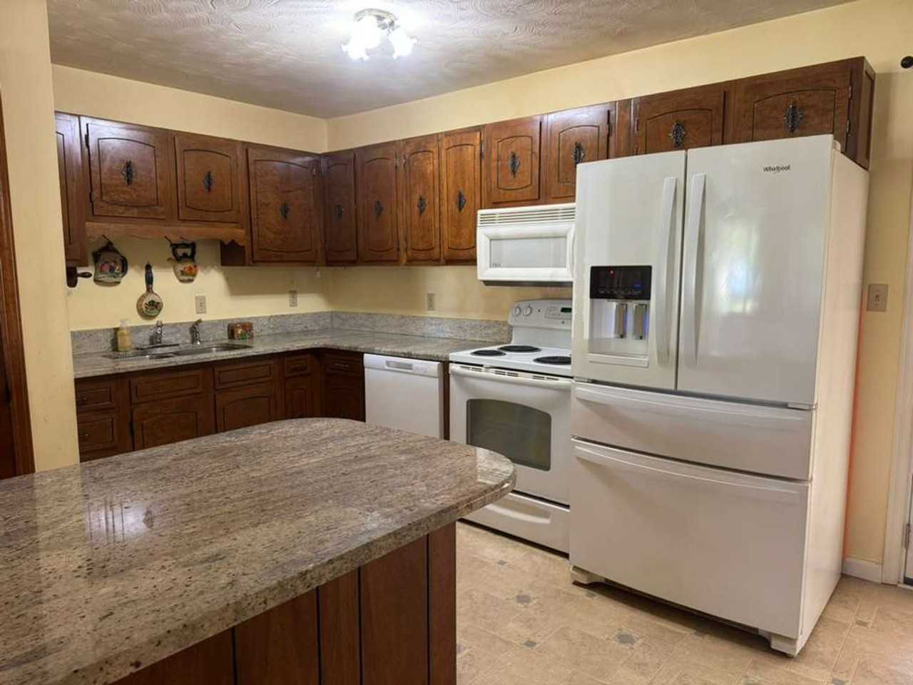 4221 Valley Cir - Photo 5 of 22