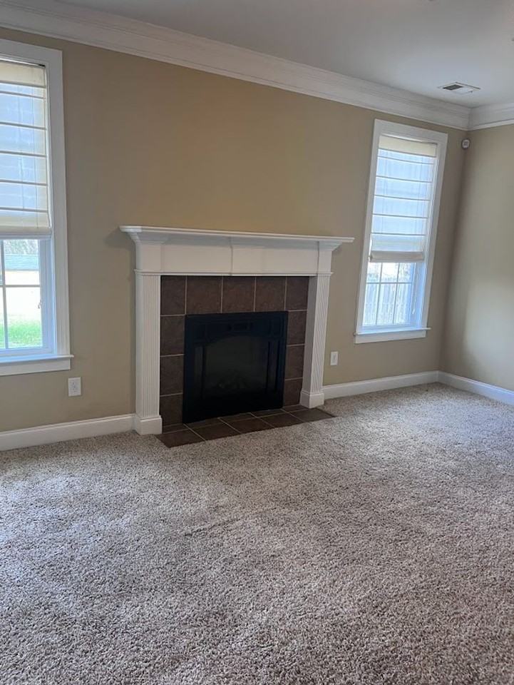 415 Fernhurst Ln - Photo 2 of 19