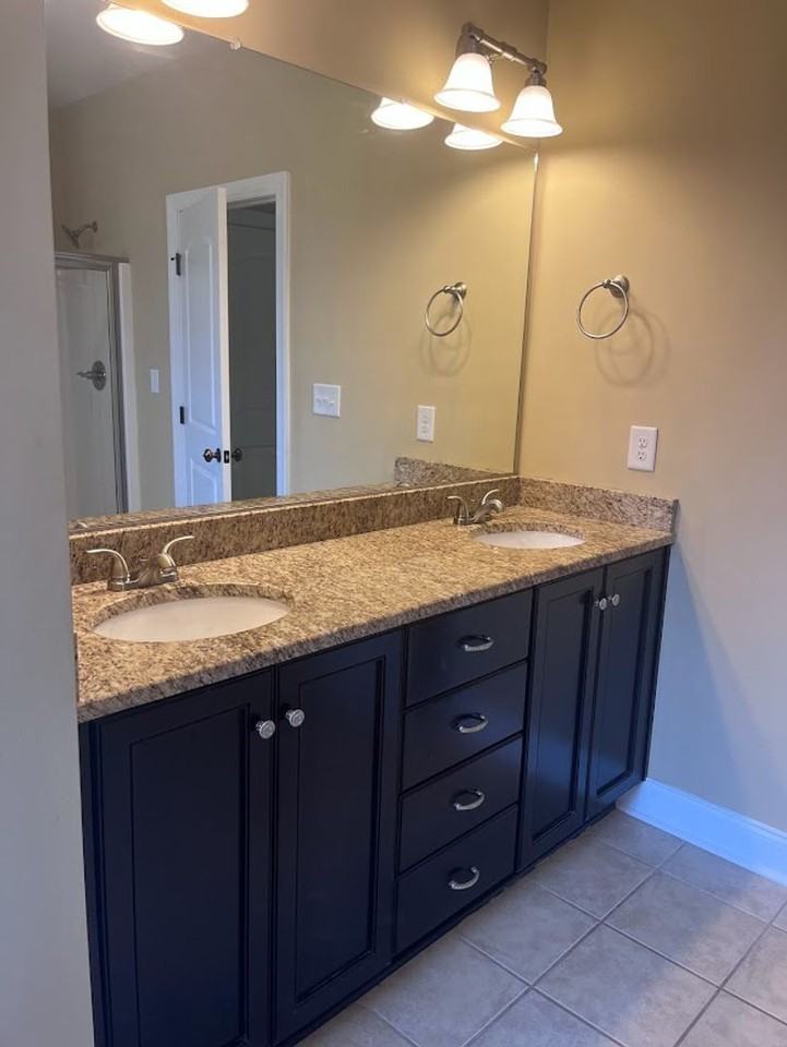 415 Fernhurst Ln - Photo 3 of 19