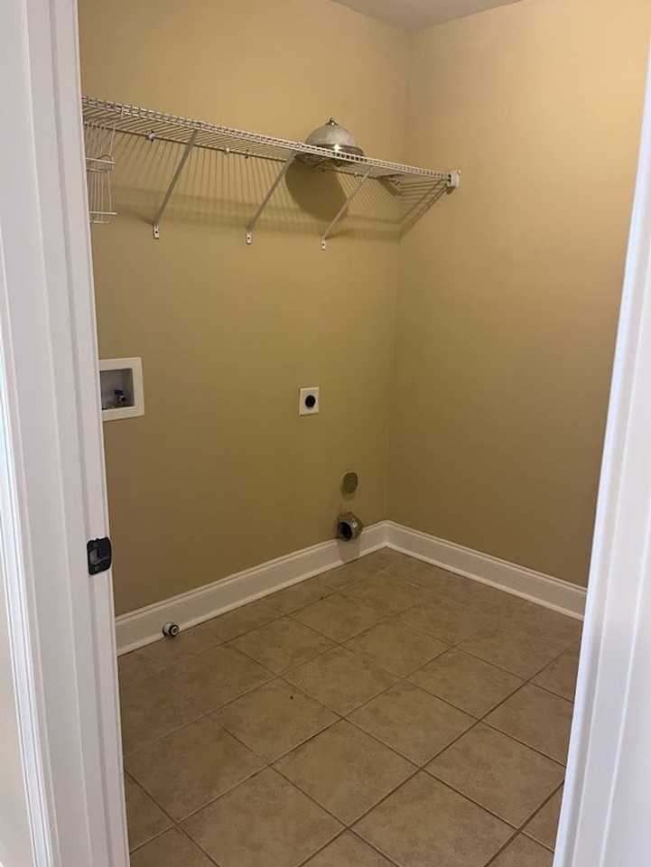 415 Fernhurst Ln - Photo 6 of 19