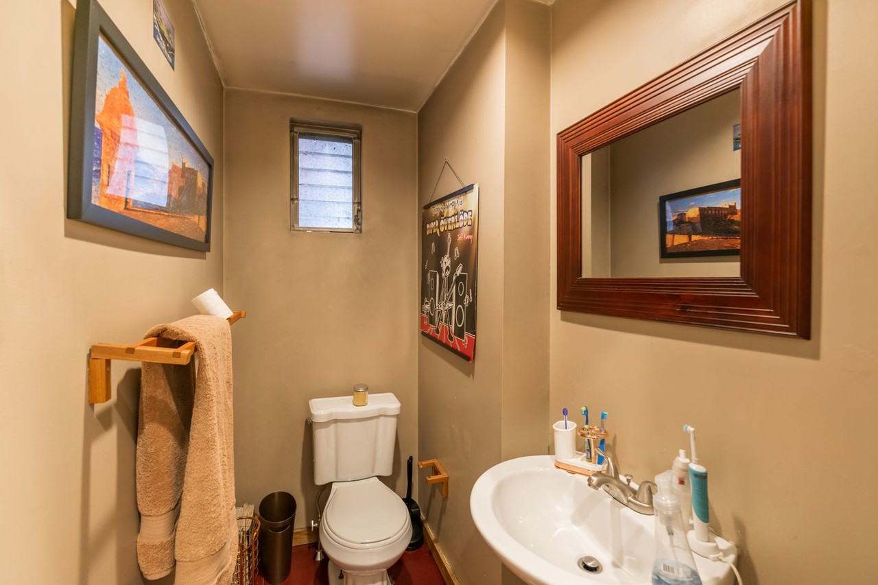 206 S 43rd St - Photo 6 of 39
