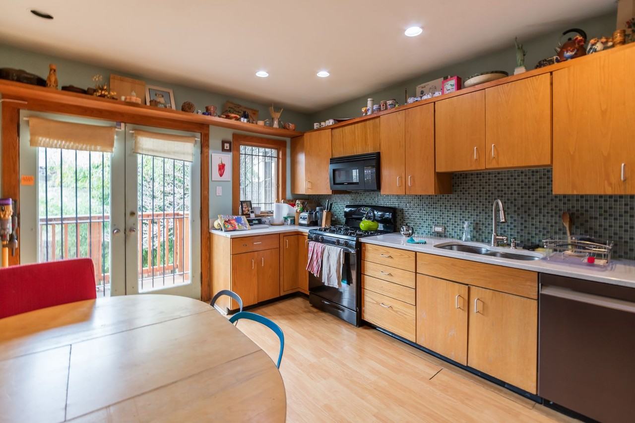 206 S 43rd St - Photo 7 of 39